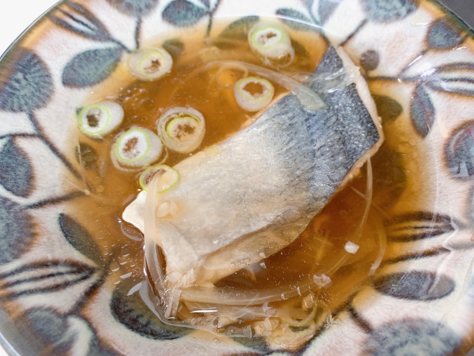 魚のアラで作りたい！　強めニンニク醤油スープ