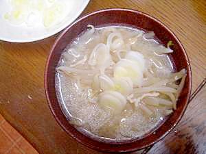 お味噌汁を男子好みに！ひき肉ともやしのお味噌汁