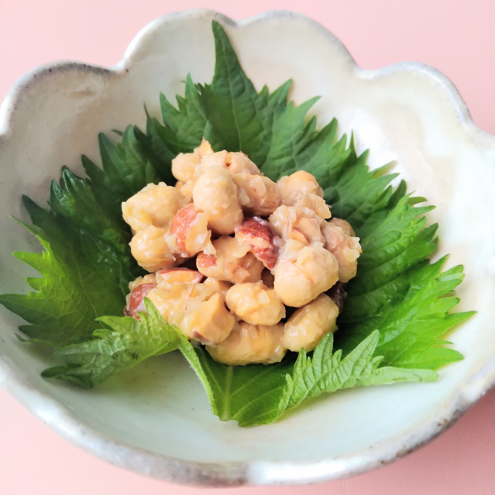 簡単おつまみ☆煎り大豆とアーモンドの味噌マヨあえ