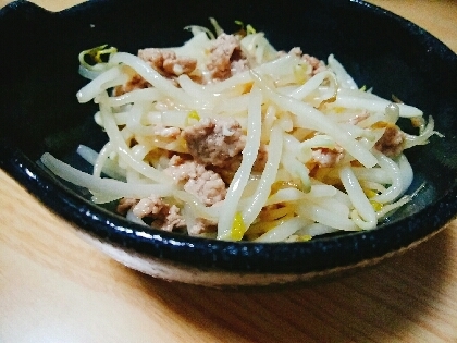 豚ひき肉ともやしの炒め物