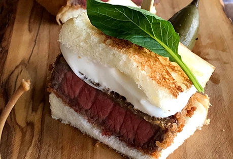 宮崎牛のビーフカツサンド わさびクリームソース