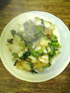 白菜と青菜　菜っ葉の組み合わせで炒めものです♪