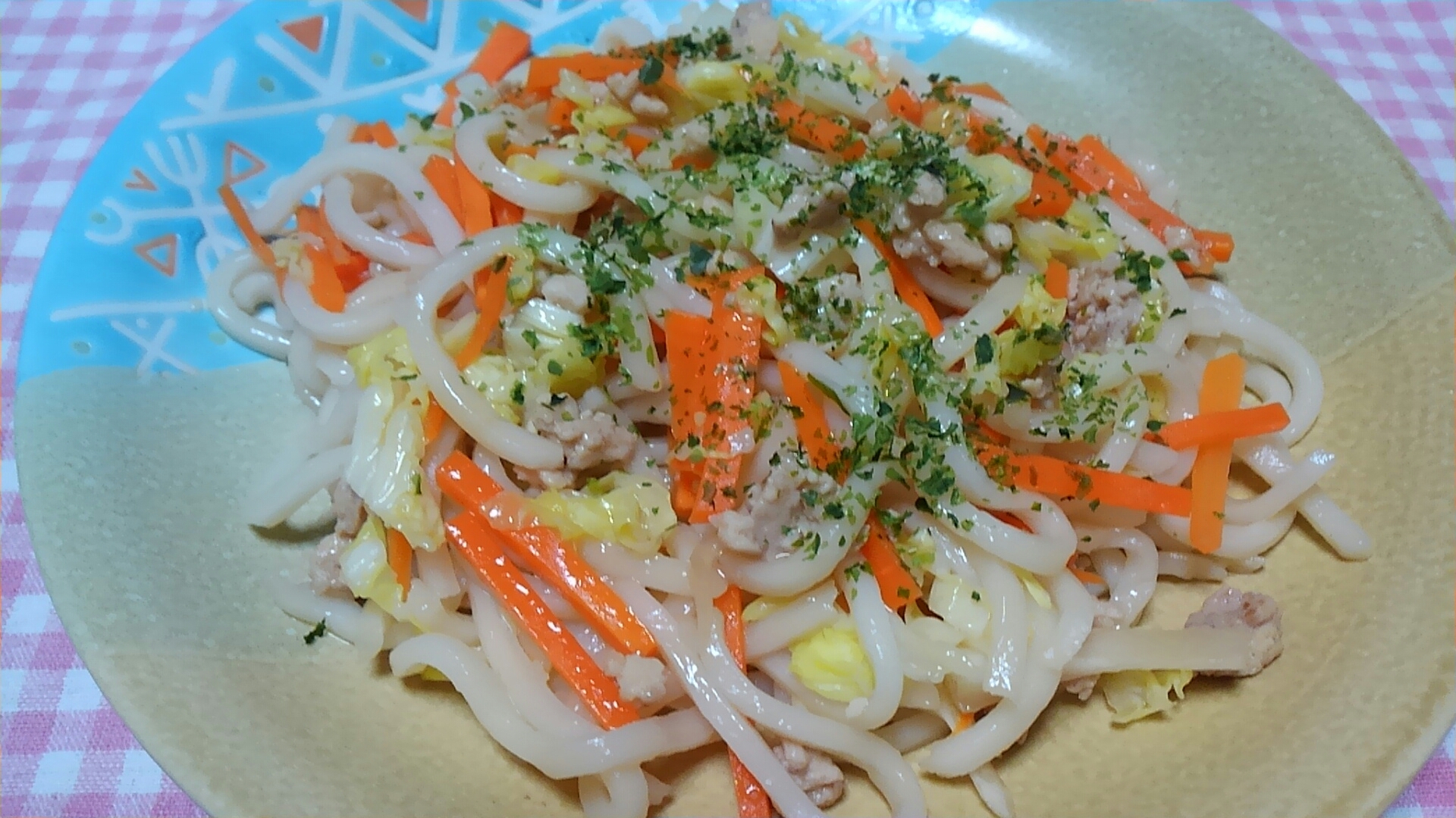 鶏ひき肉と人参とキャベツの焼きうどん☆