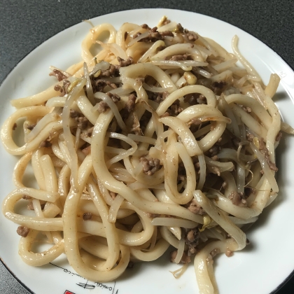 ひき肉ともやしの焼きうどん