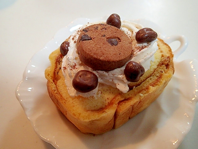 チョコクッキーと麦チョコのシューロールケーキ