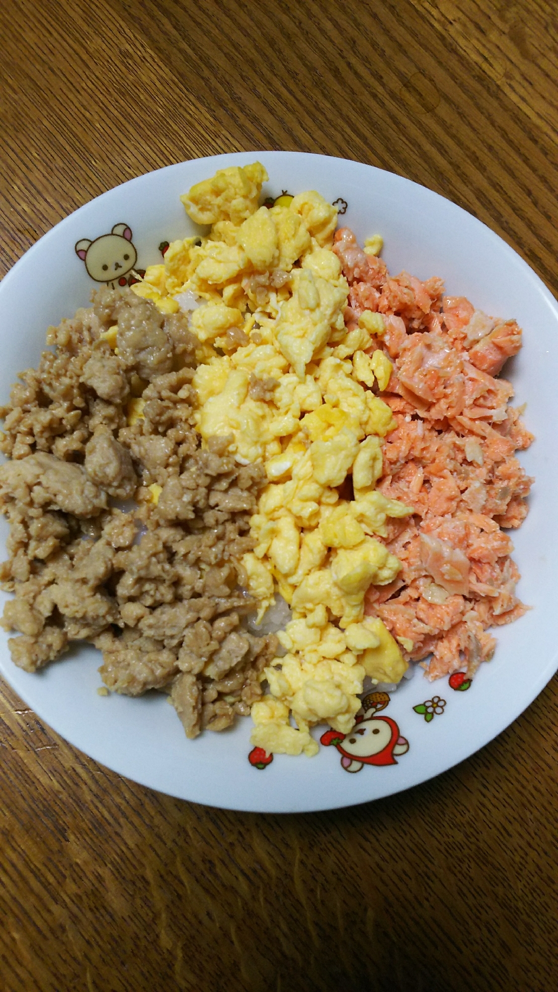 鮭&卵&鶏そぼろの三色丼