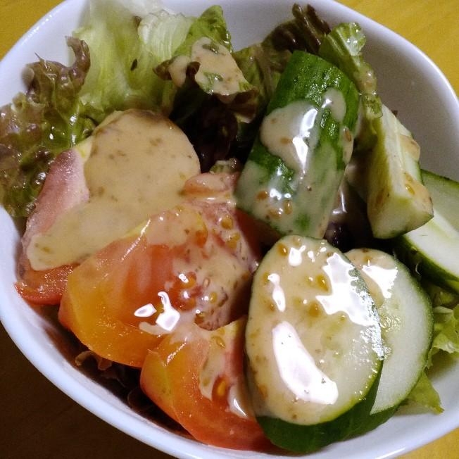 リンゴ酢ドレッシングのサラダ