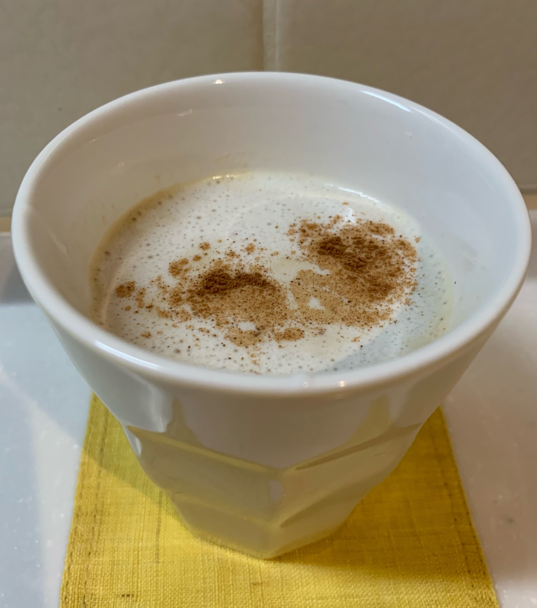 ヨーグルト牛乳であわあわの冷たいコーヒー