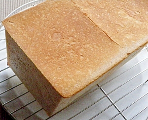 ＊HBと食パン型で作る牛乳パン＊