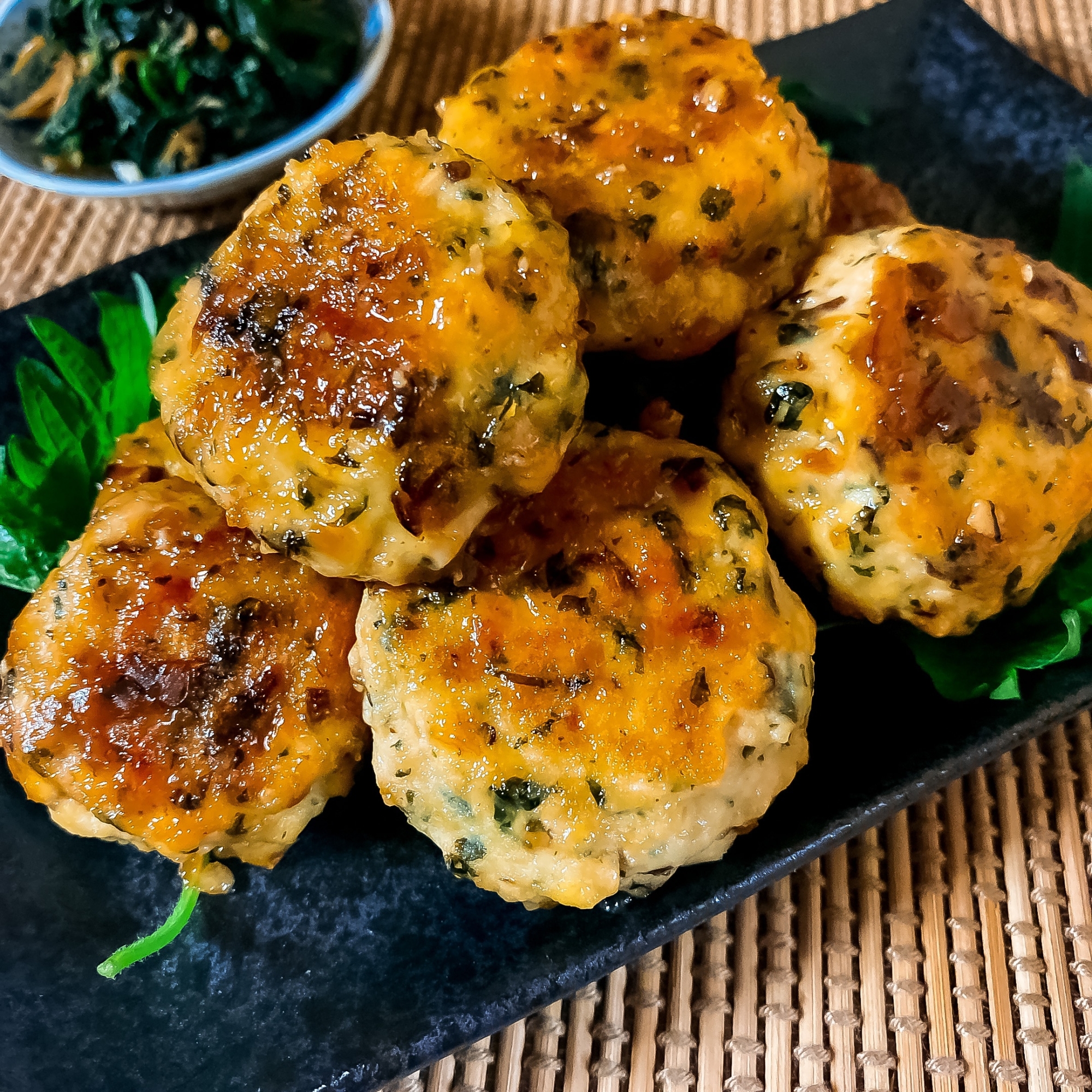 作り置きにオススメ♪大葉鶏つくねの梅照り焼き