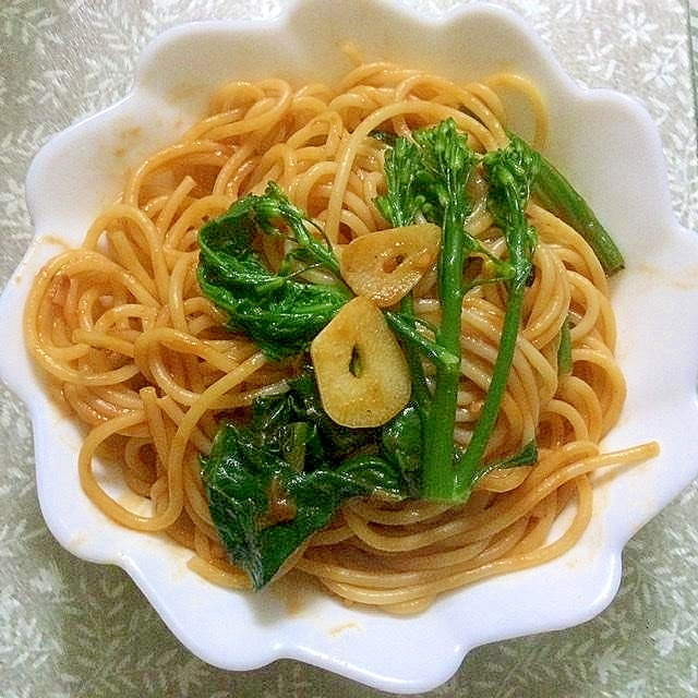 にんにくと菜の花とほうれん草の茎のケチャップパスタ