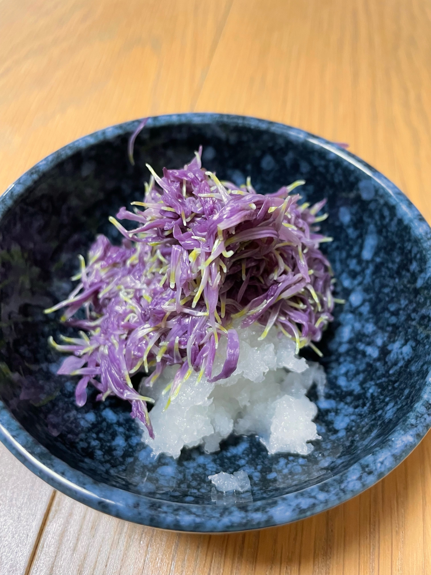 もって（食用菊）を食べよう