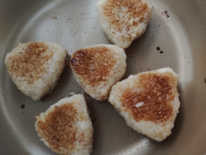 フライパンで　焼きおにぎり