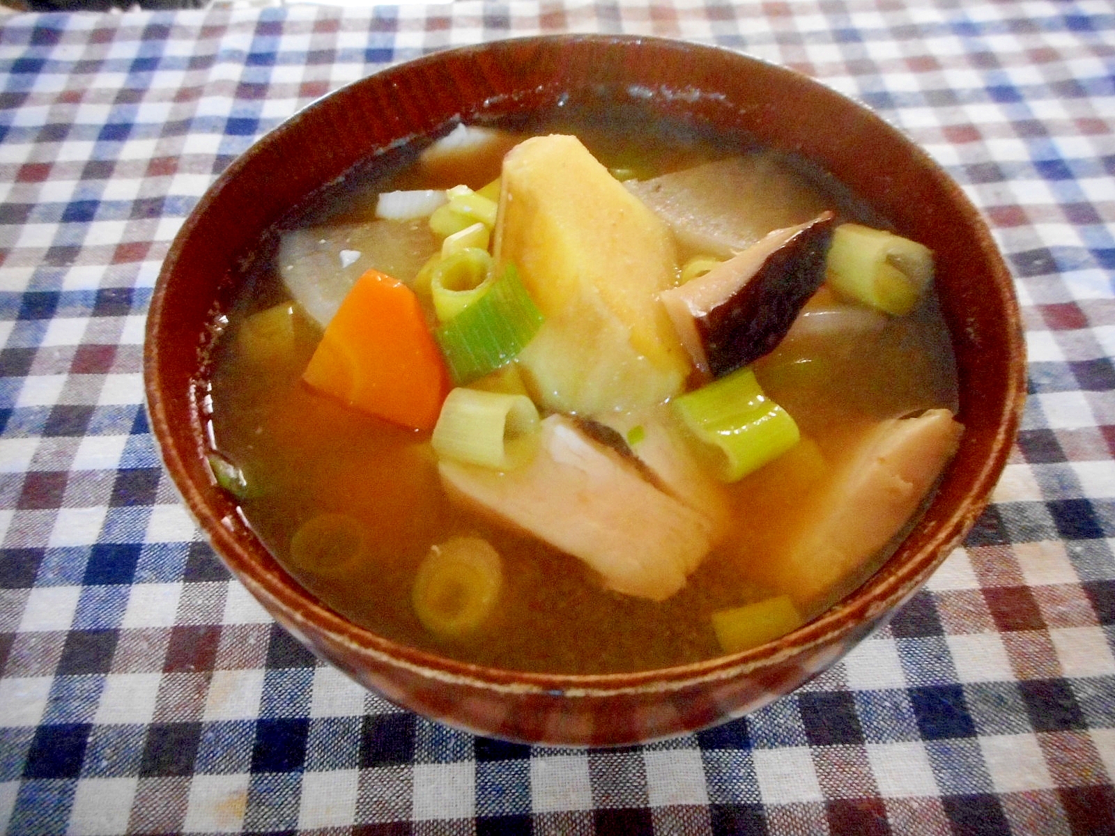 さつま芋と胸肉の根菜たっぷりお味噌汁