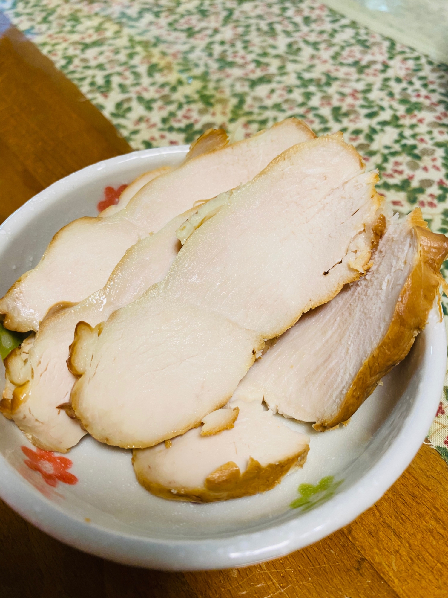 鶏胸肉の桜チップ燻製 レシピ 作り方 By Kiwiiiii 楽天レシピ