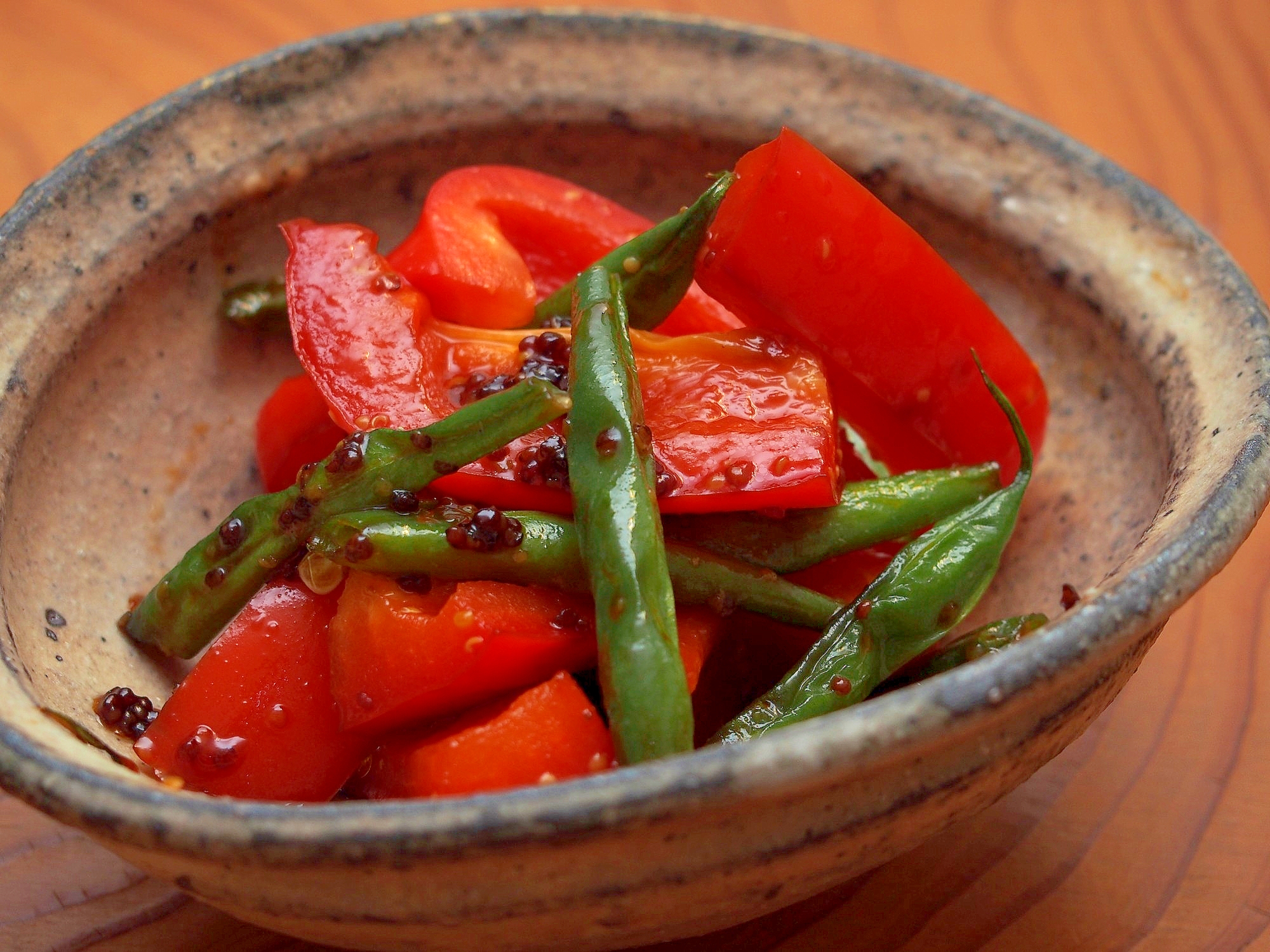 簡単おつまみ!いんげんとパプリカの粒マスタード炒め