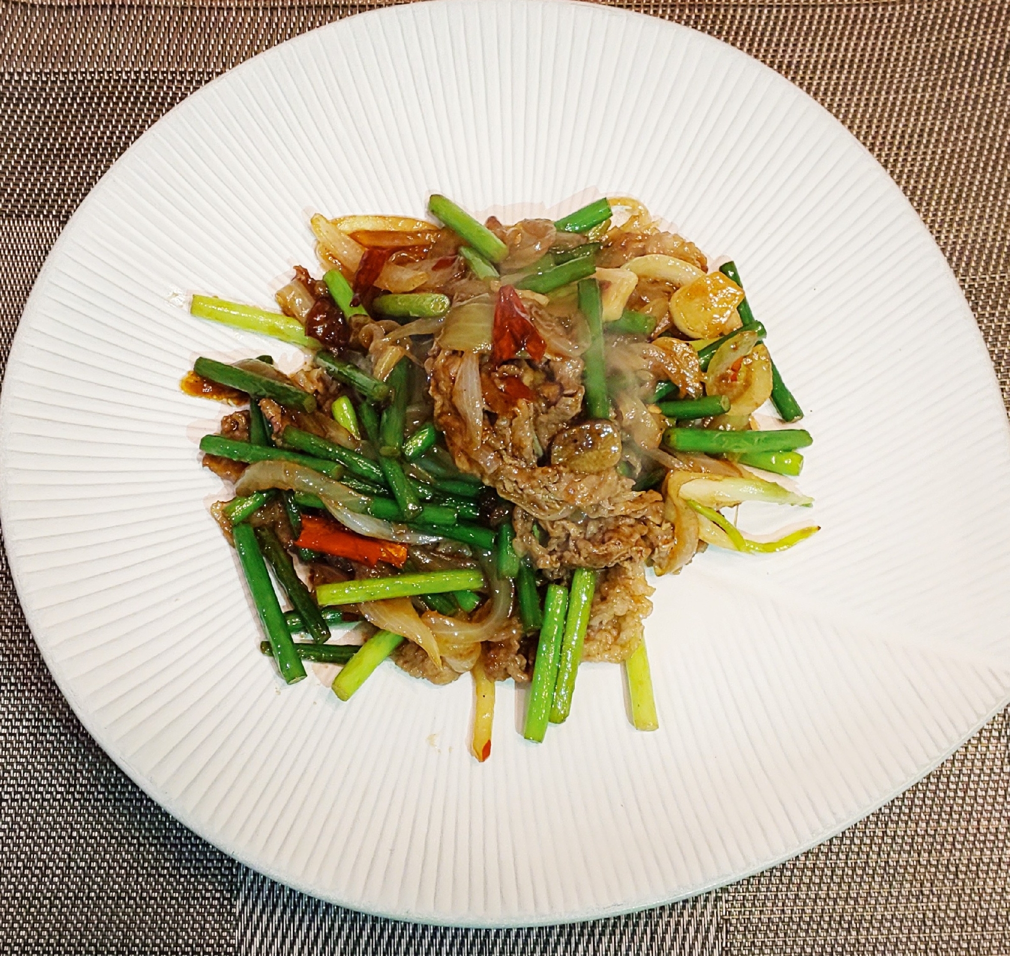 ご飯がすすむ！ニンニクの芽と牛肉のピリ辛炒め