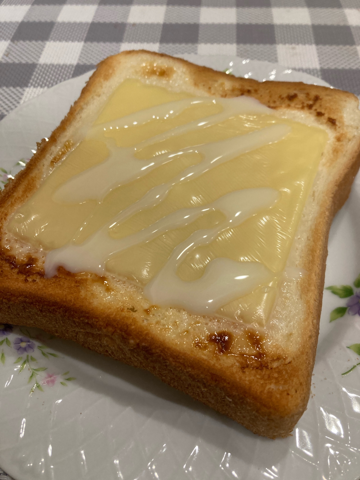 練乳とチーズのトースト