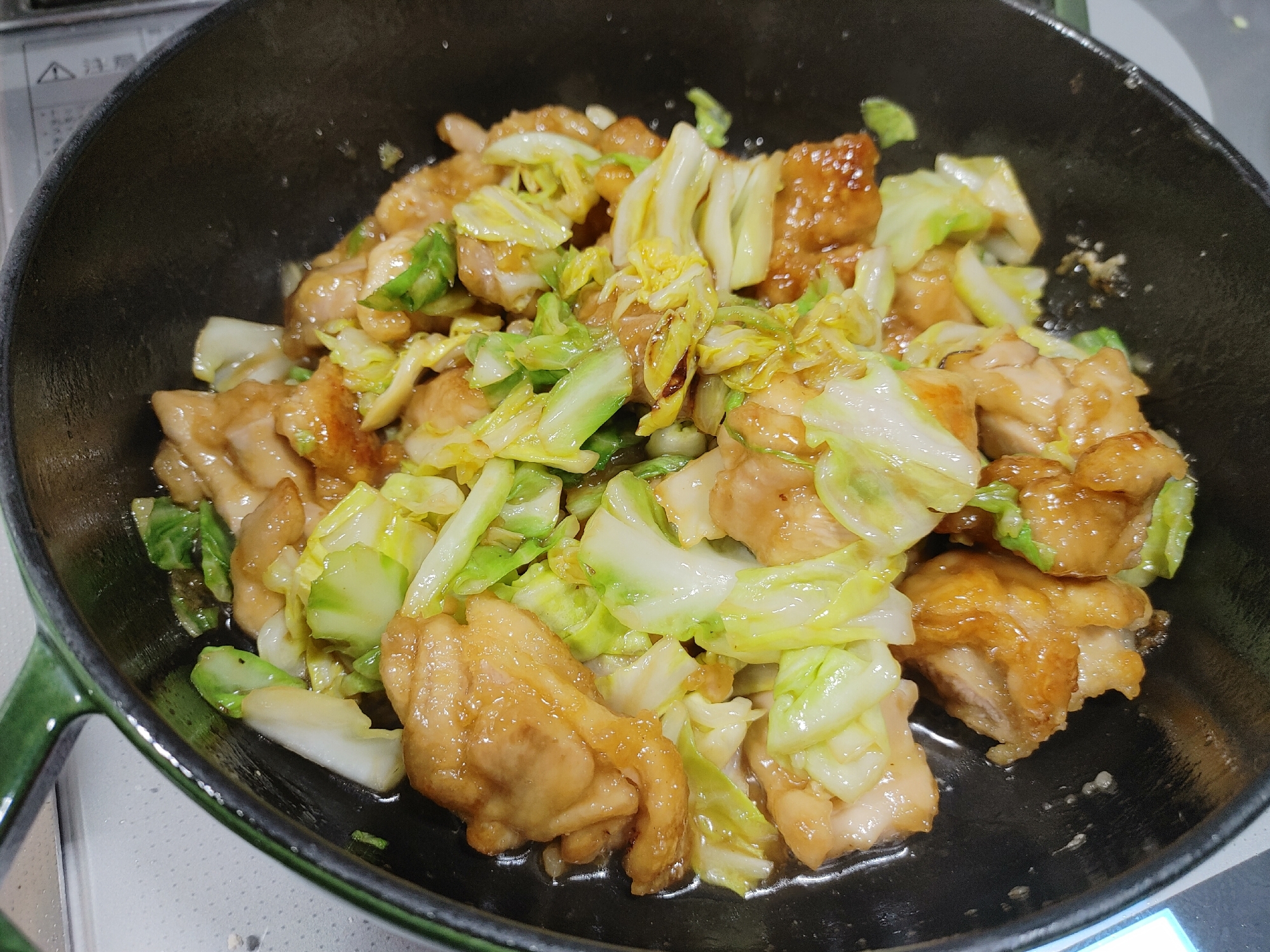 ストウブDe〜鶏肉と春キャベツの炒め