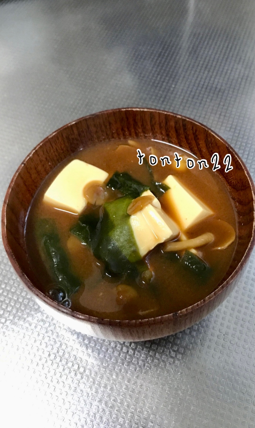 豆腐となめことわかめの味噌汁☆
