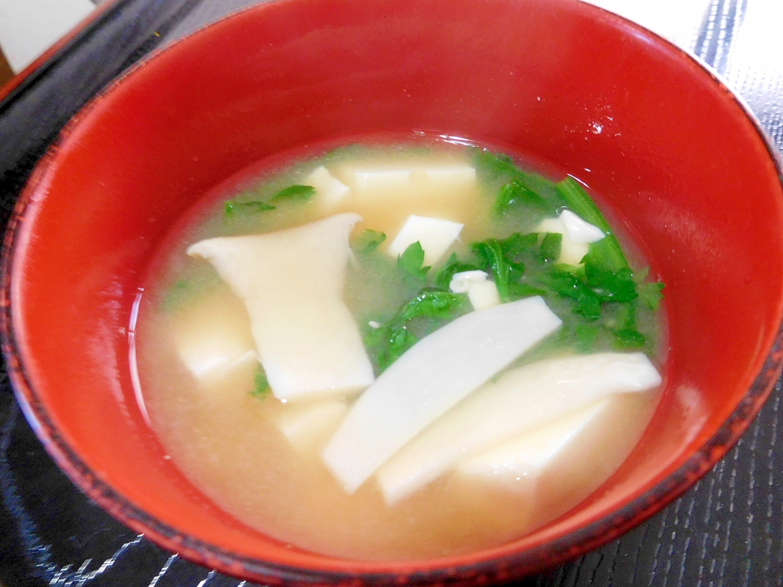 エリンギ春菊豆腐の味噌汁