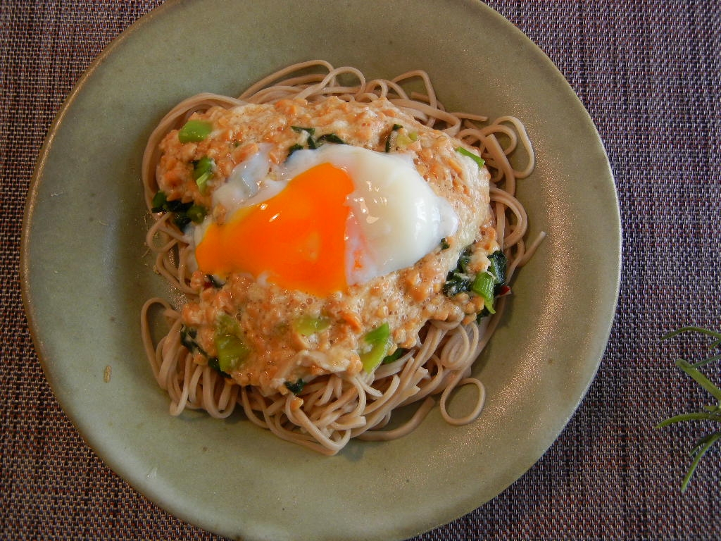 野沢菜と納豆ととろろの混ぜ蕎麦