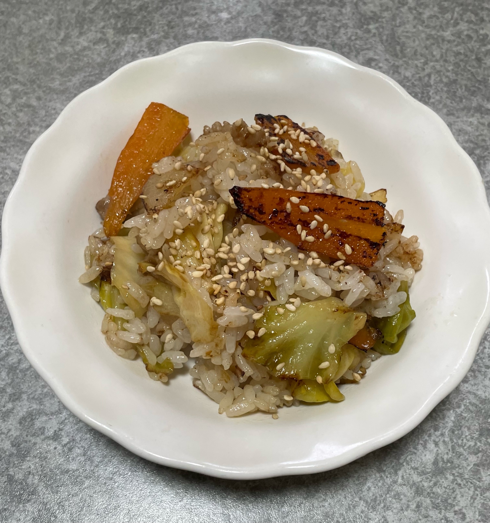 肉野菜炒めの残りを使って炒飯