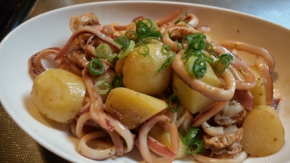 ジャガイモとイカと帆立のバター醤油炒め