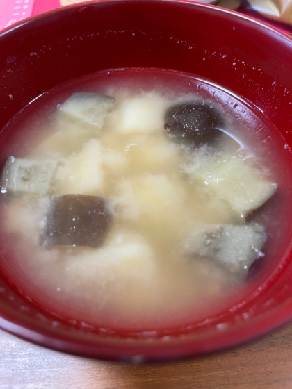 茄子とじゃがいもの味噌汁