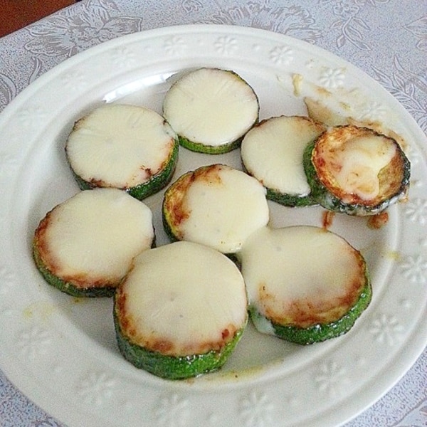 切って焼くだけ ズッキーニのチーズ焼き レシピ 作り方 By こんぎぃ 楽天レシピ 切って焼くだけ ズッキーニのチーズ焼き レシピ 作り方 By こんぎぃ 楽天レシピ