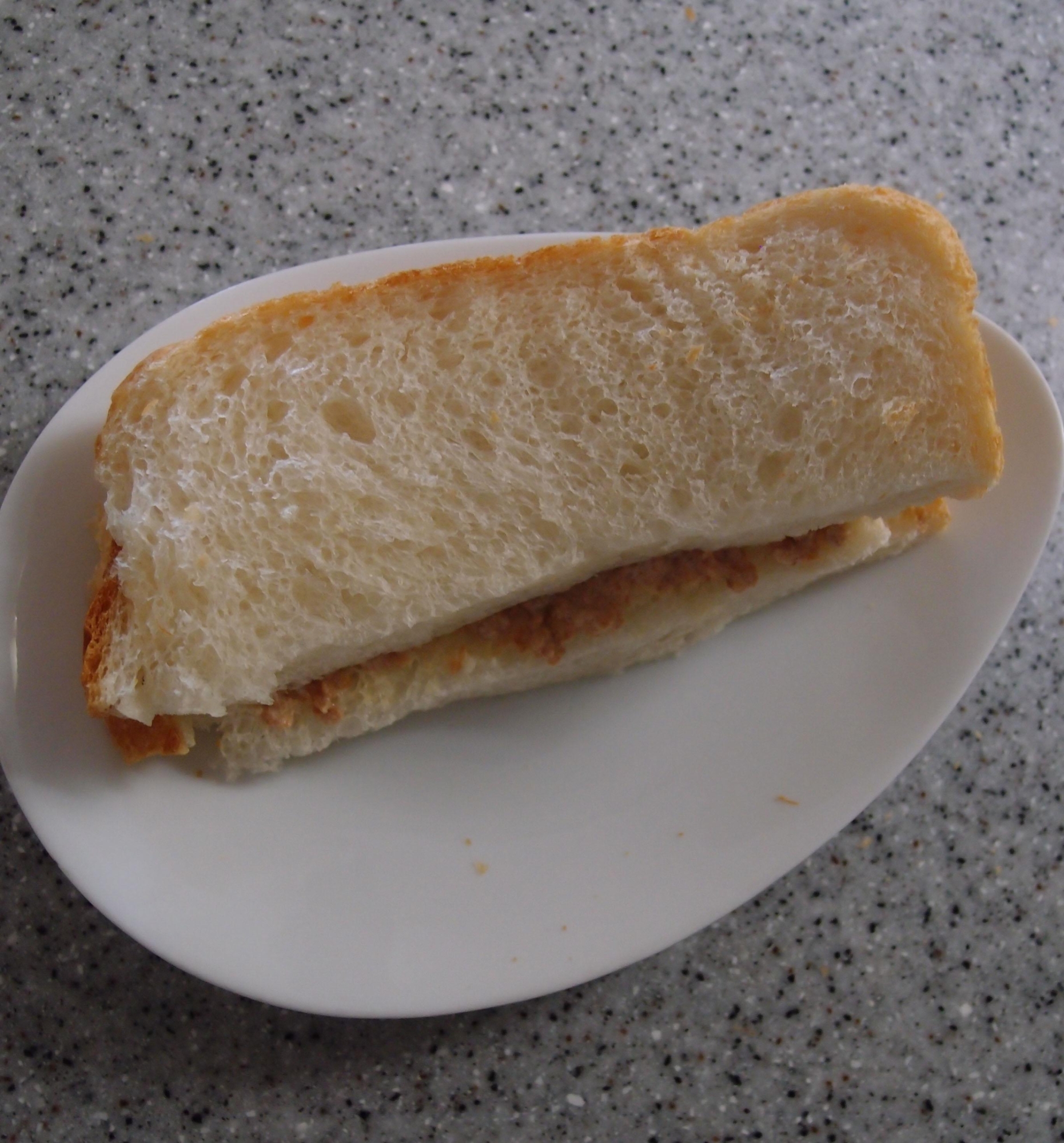 鮭フレークのサンドイッチ