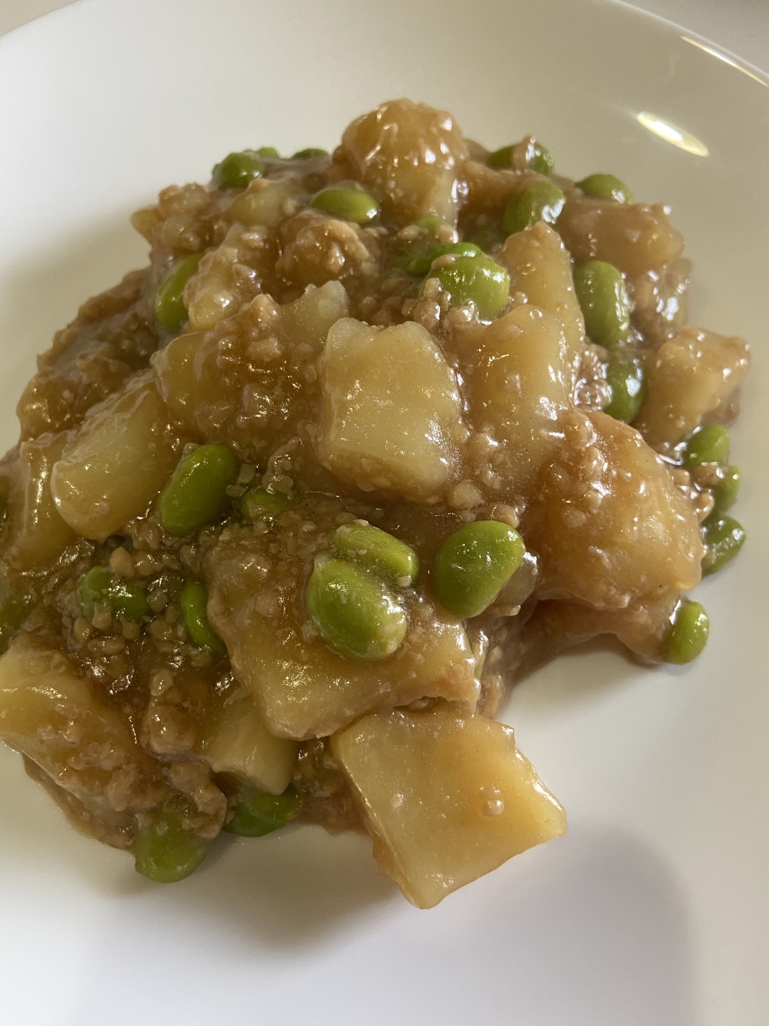 じゃがいもと枝豆のそぼろ煮