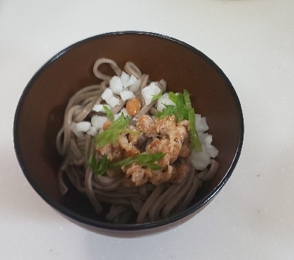 私も納豆のレポです☘️黒豆納豆最近買ってなくて普通ので、スプラウトの代わりに大葉のせて、ぶっかけそばとてもおいしかったです♥️寝具、暑くなってきたから変えないと