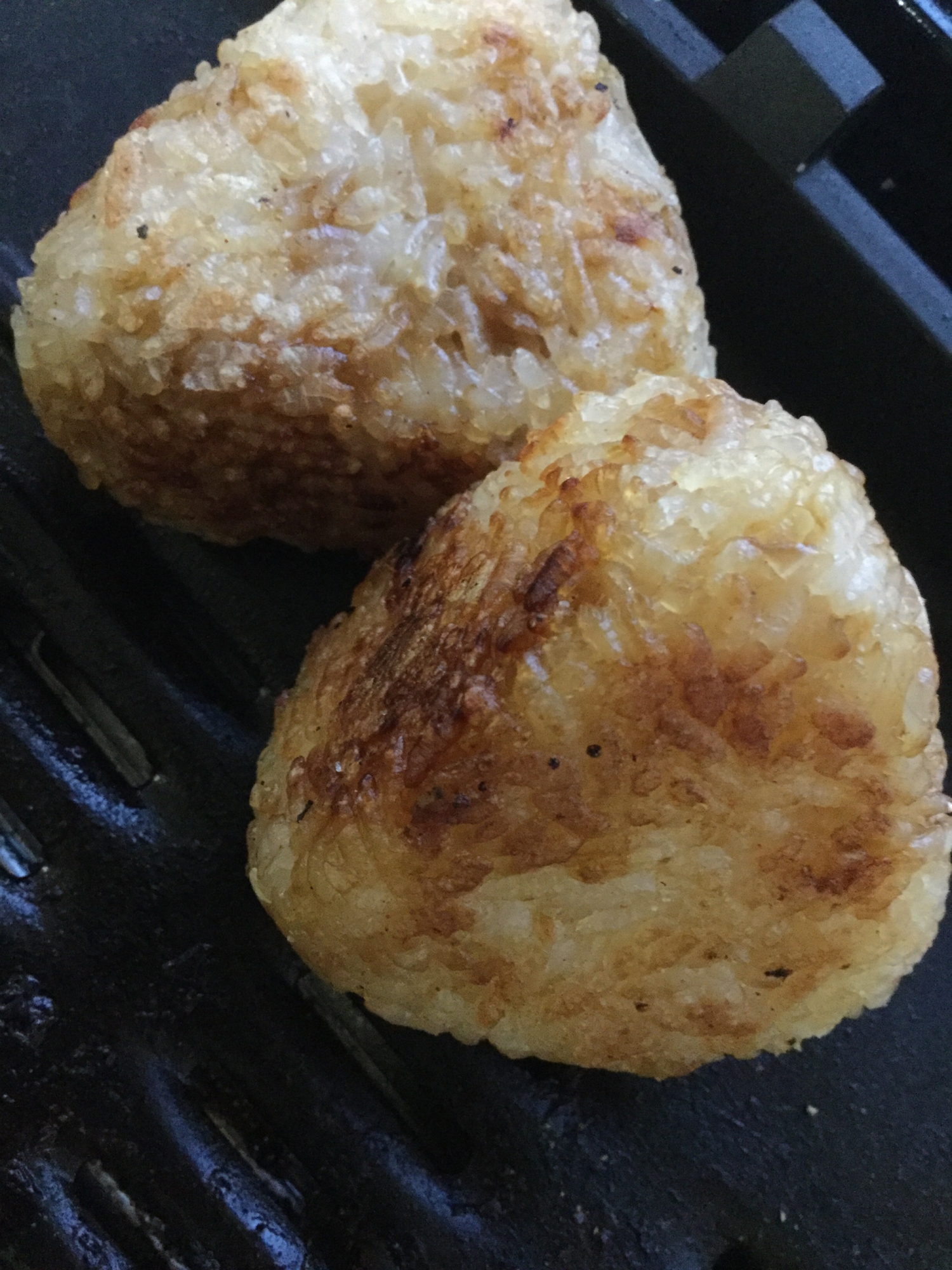 ピリ辛味付けご飯の焼きおにぎり