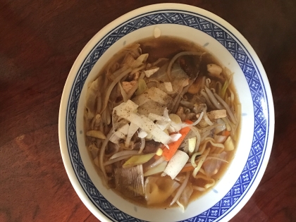 魚肉ソーセージと野菜の醤油ラーメン