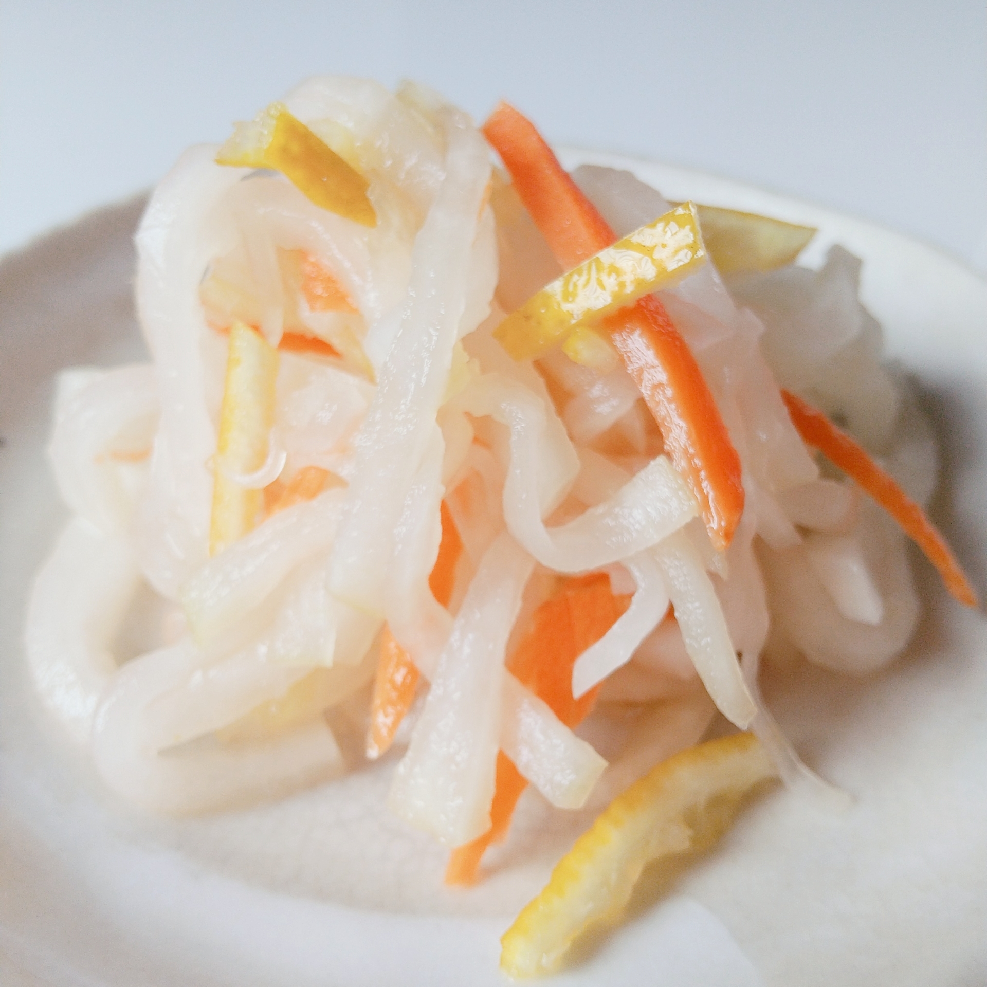 箸休めに◎ すだち香る♡大根と人参の紅白なます風
