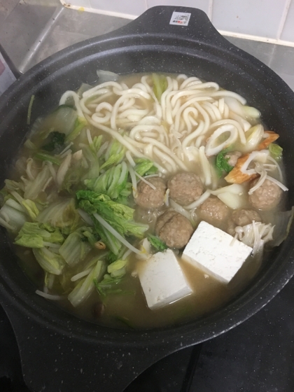 ポカポカ温まる！鶏だんご入り味噌うどんすき