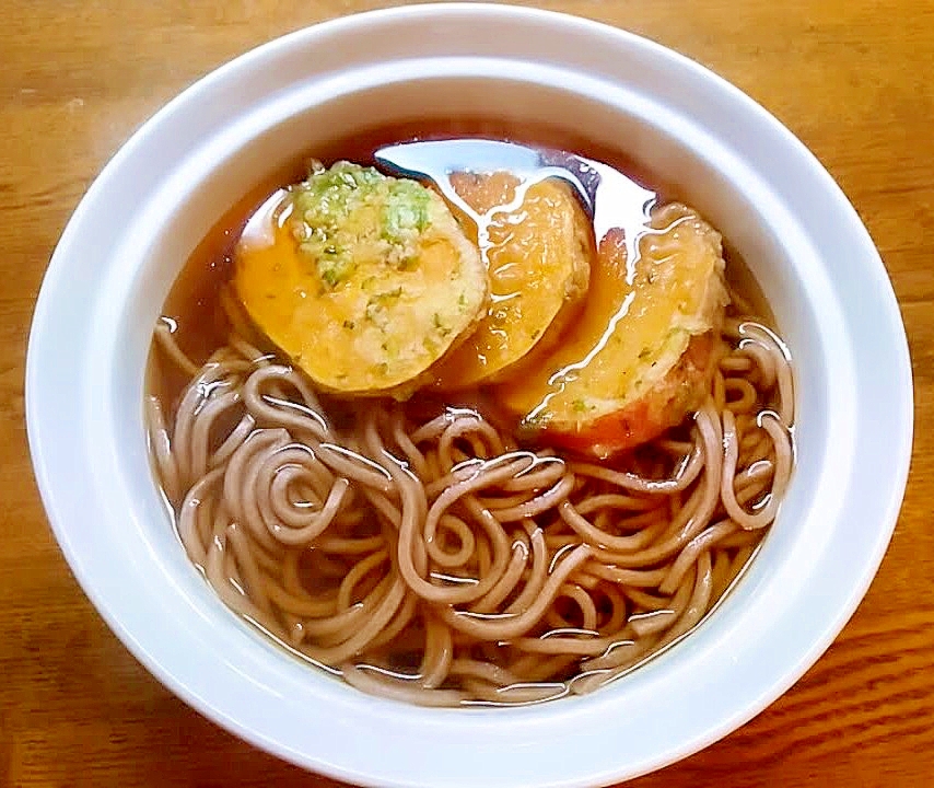 薩摩芋の青のり天ぷら乗せ蕎麦