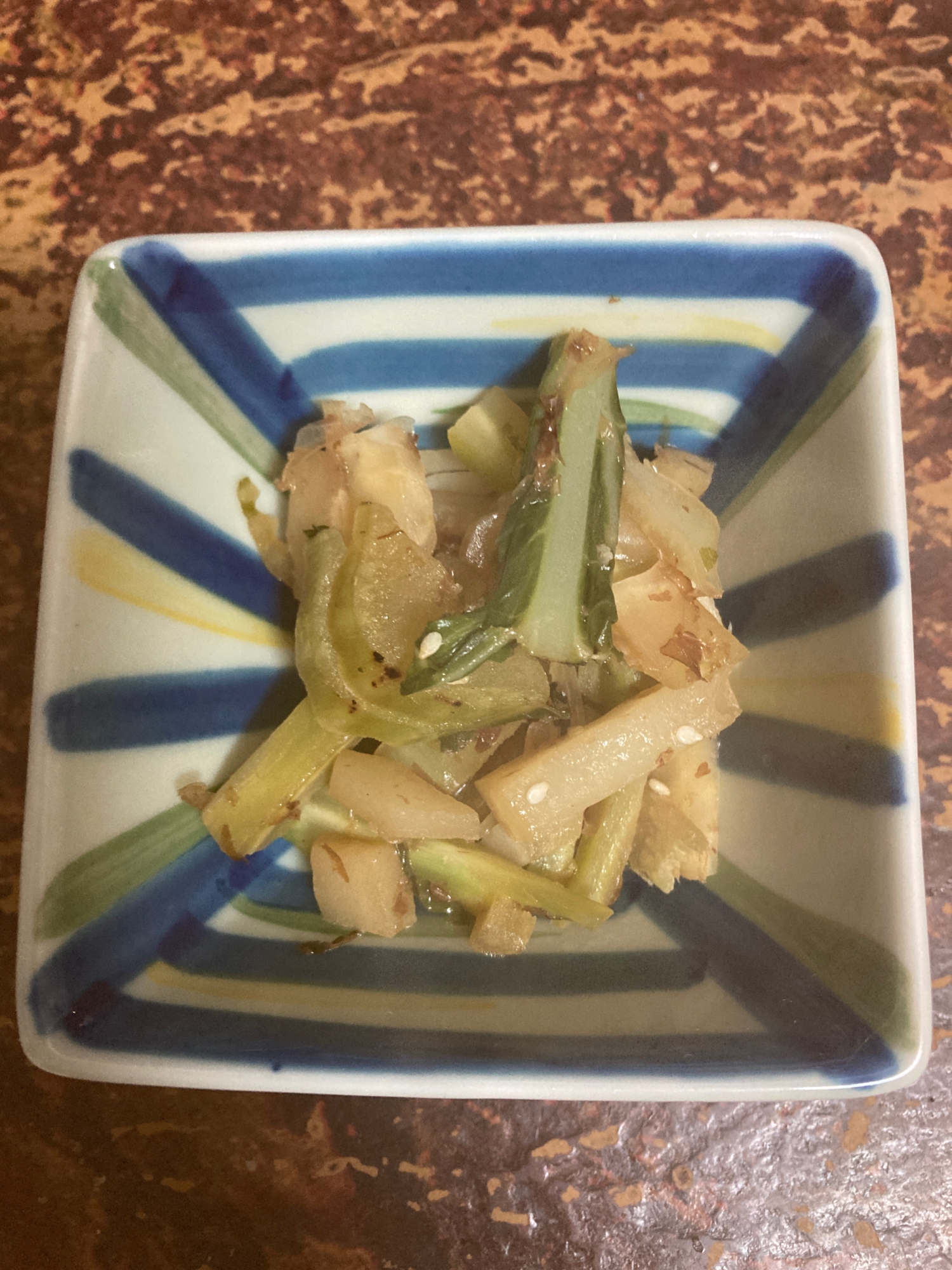 カリフラワーの芯と葉の炒め煮