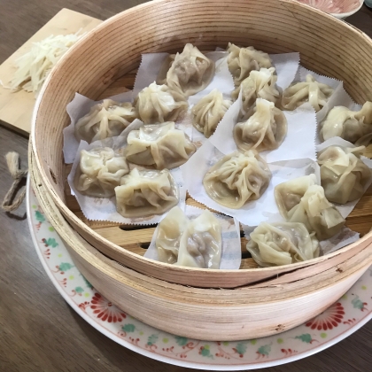 皮は市販の餃子の皮を使いましたが、しっかり味で本当に美味しかったです！子供にも大人にも大好評♪今度は皮もがんばって作ってみます(^^)