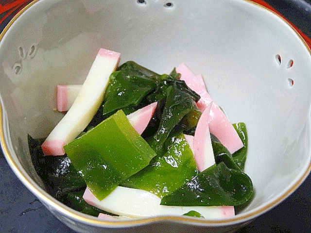 追加の一品☆　「ワカメと板蒲辛子和え」