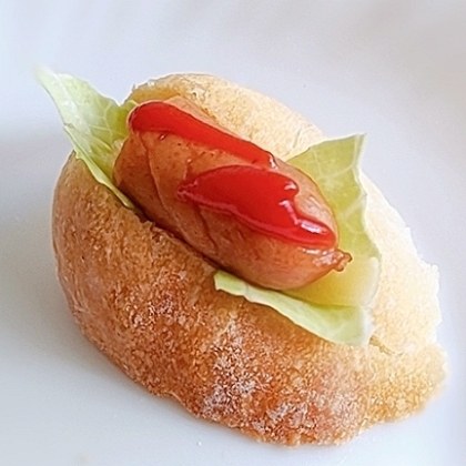 国産チーズとウインナーのホットドッグ