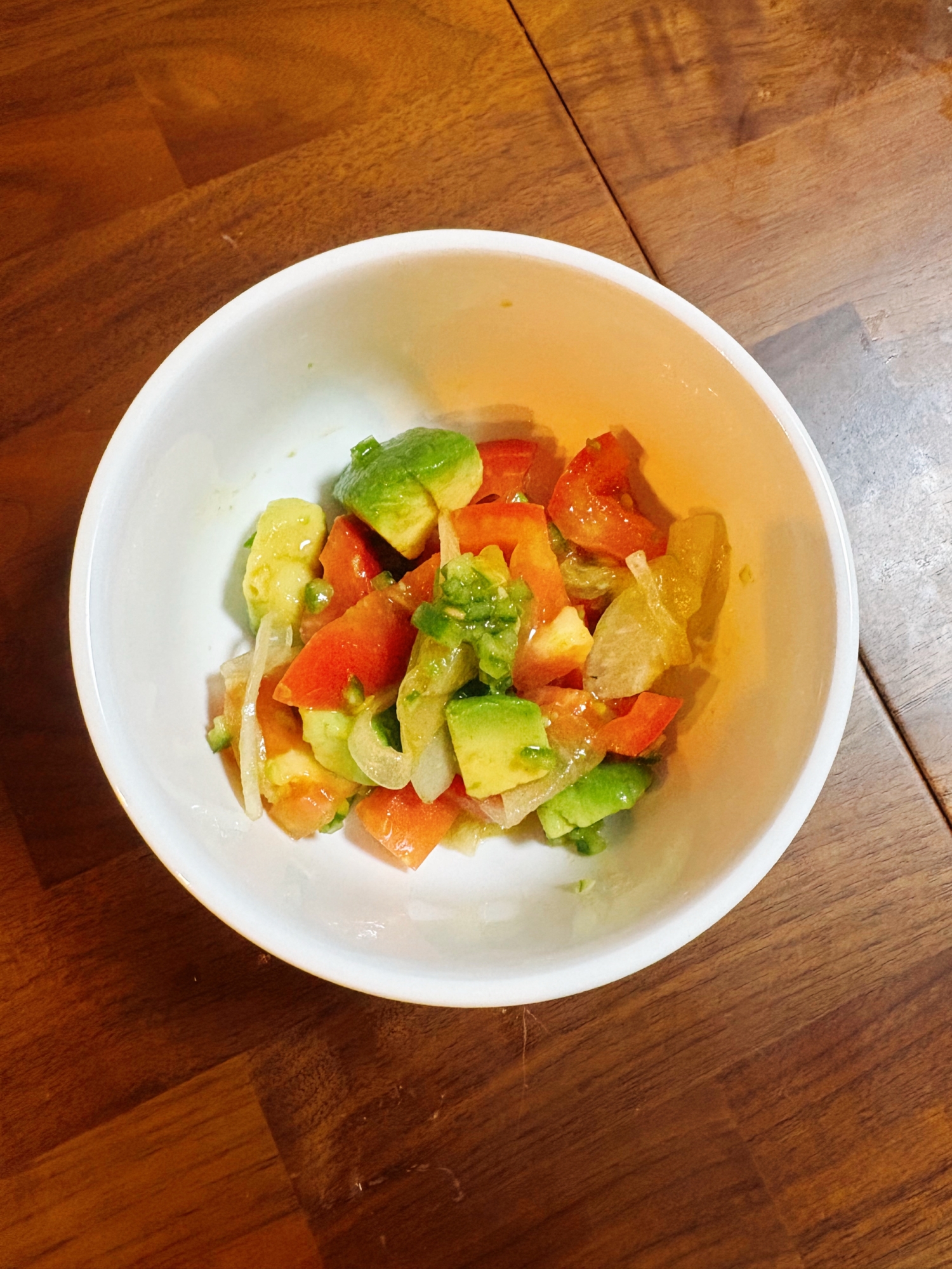 トマトとアボカドのサルサ風