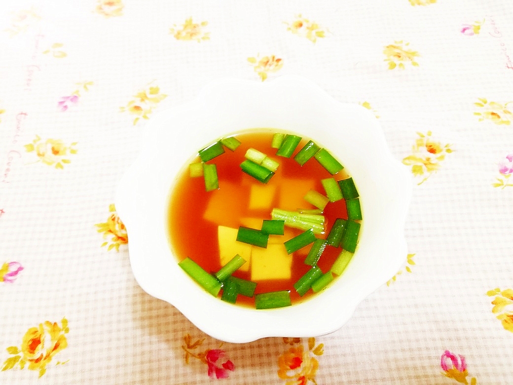 ターメリック風味♪豆腐とニラの和風スープ