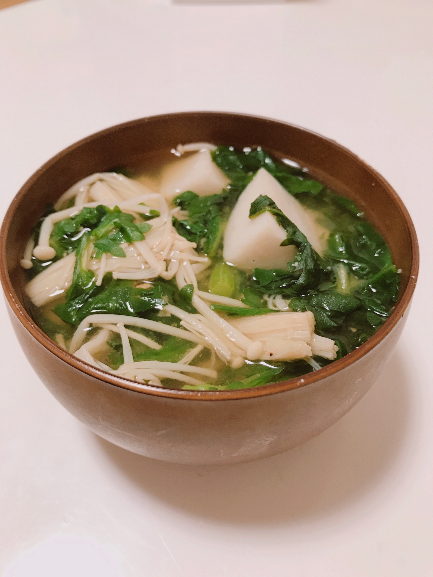 とろみが嬉しい!さといもと春菊のお味噌汁