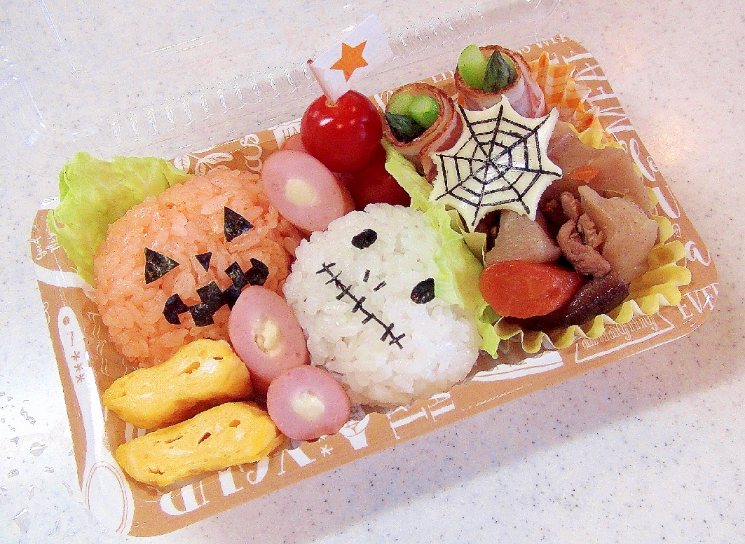 幼稚園弁当　キャラ弁　ハロウィンおにぎりと蜘蛛の巣