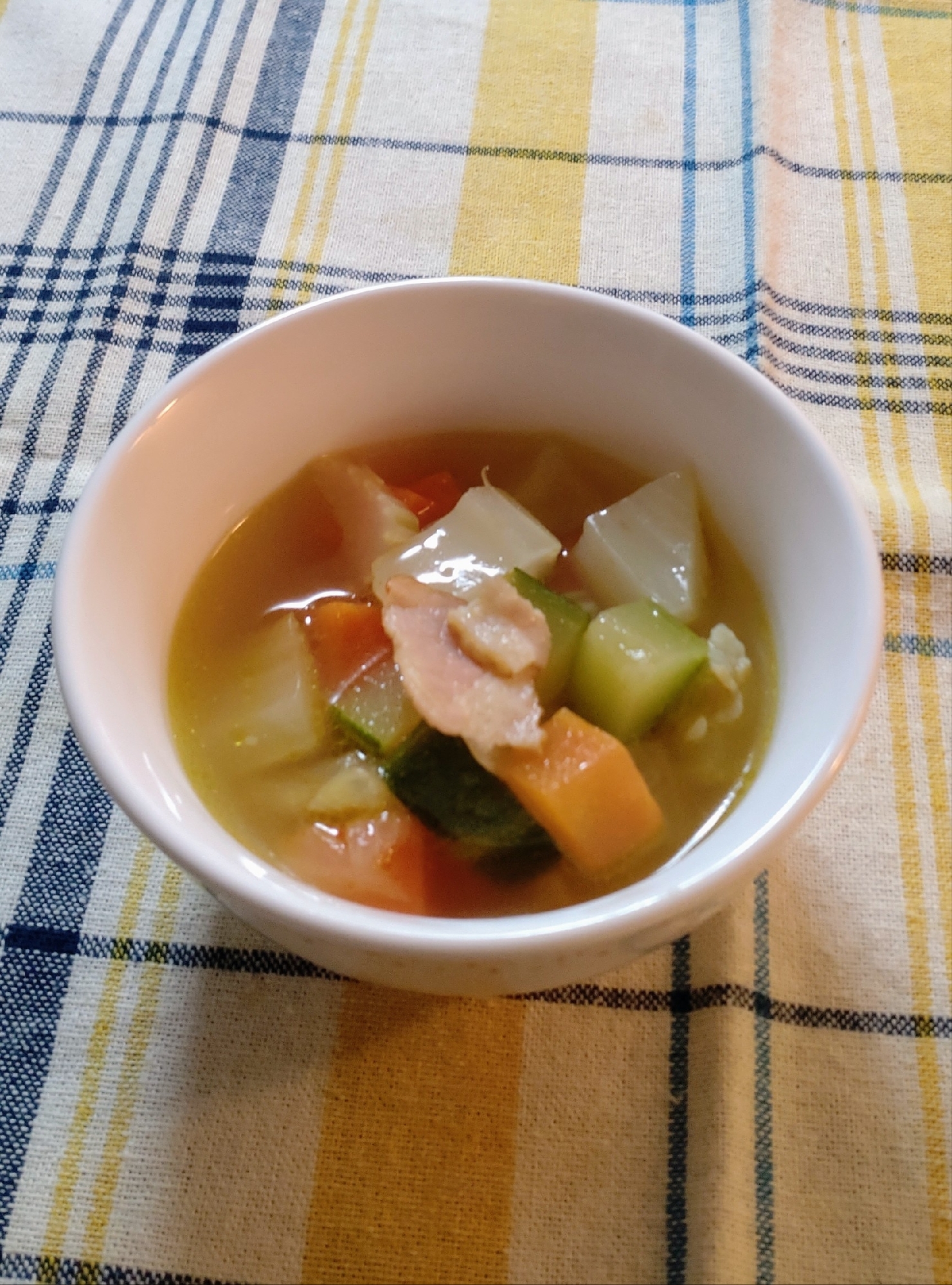 ベーコンと野菜のコンソメスープ♡