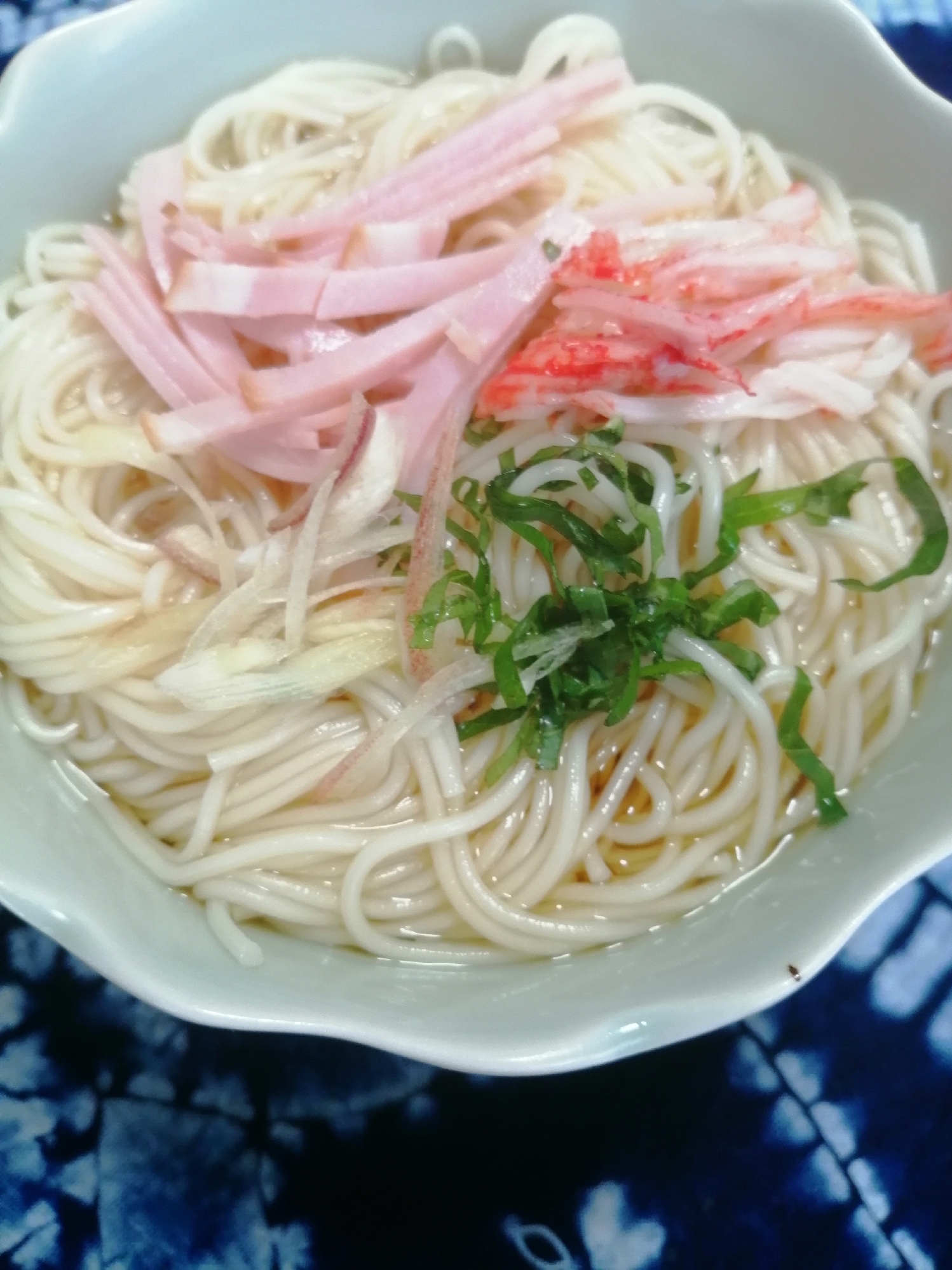 ハムとカニカマと青じそとみょうがのそうめん