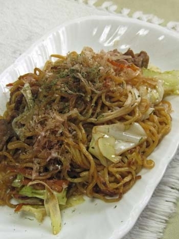 いつもと同じ麺、野菜なのにひと味違う美味しさでした。
ダンナに「今日の焼きそば美味しいね！」と言われました＼(＾(エ)＾)／
美味しいレシピをありがとう～。