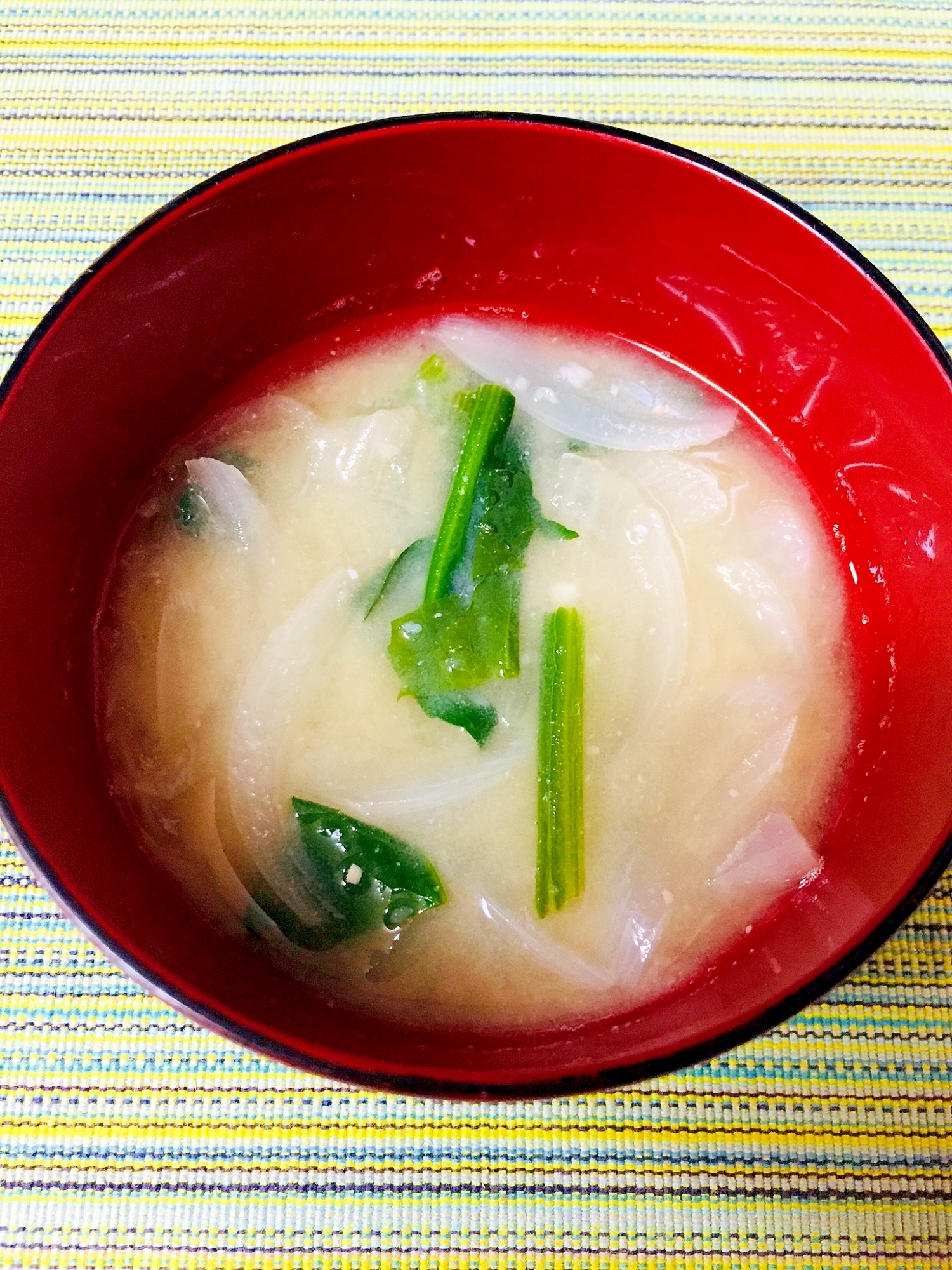 ほうれん草と玉ねぎのお味噌汁